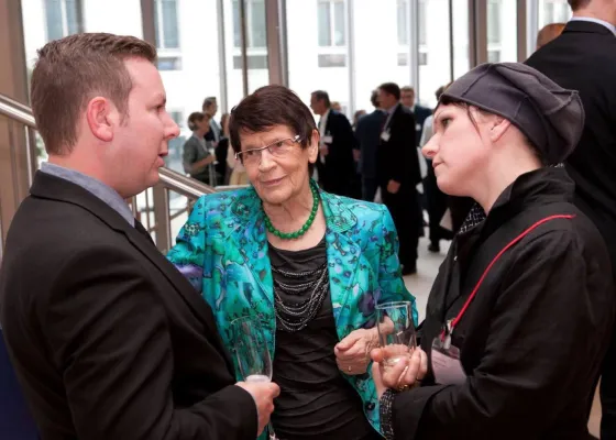 Abstimmen: Jessica Dorndorf hilft im Wettbewerb 'Mein gutes Beispiel“ Bild: Abstimmen: Jessica Dorndorf hilft im Wettbewerb 'Mein gutes Beispiel“