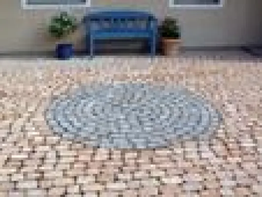 Dauerhafter Schutz für Pflastersteine: hansebeton präsentiert Produktinnovation auf der NordBau-Messe Bild: Dauerhafter Schutz für Pflastersteine: hansebeton präsentiert Produktinnovation auf der NordBau-Messe