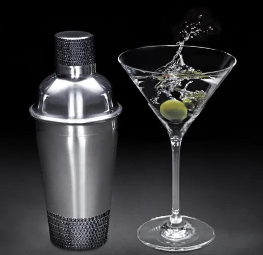 Diamantbesetztes Martini-Set zum Filmstart von James Bond 007 Spectre Bild: Diamantbesetztes Martini-Set zum Filmstart von James Bond 007 Spectre