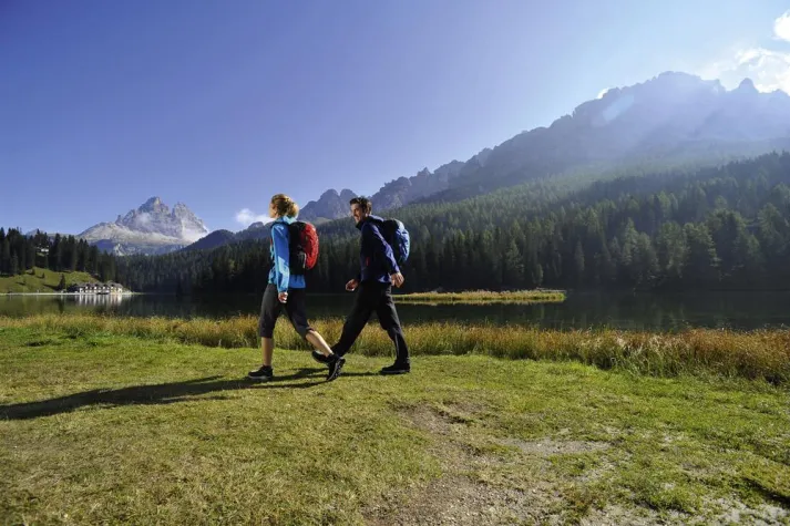 Bild: SPORT 2000 Trendtipp: Gut gerüstet in die Wandersaison