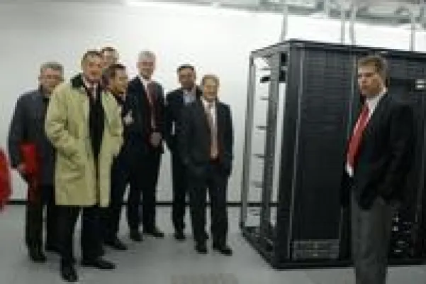 Bild: „Green IT“ für die Logistik beeindruckt den Minister