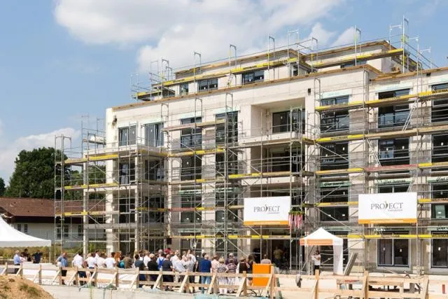 Rohbau fertig gestellt: Richtfest für den 1. Bauabschnitt der STADTWALD GÄRTEN in Fürth Bild: Rohbau fertig gestellt: Richtfest für den 1. Bauabschnitt der STADTWALD GÄRTEN in Fürth