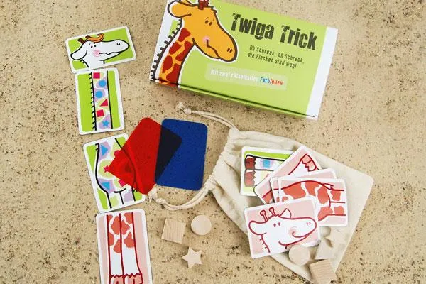 Bild: Edition Siebenschläfer: Giraffe Twiga schaut bei den Siebenschläfern aus den Karten