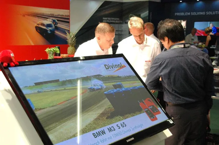 Bild: Schmierstoffexperte präsentiert breites Portfolio für Kfz und Werkstatt