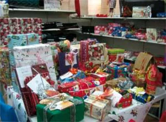 Bild: Fröhliche Weihnachten für bedürftige Kinder