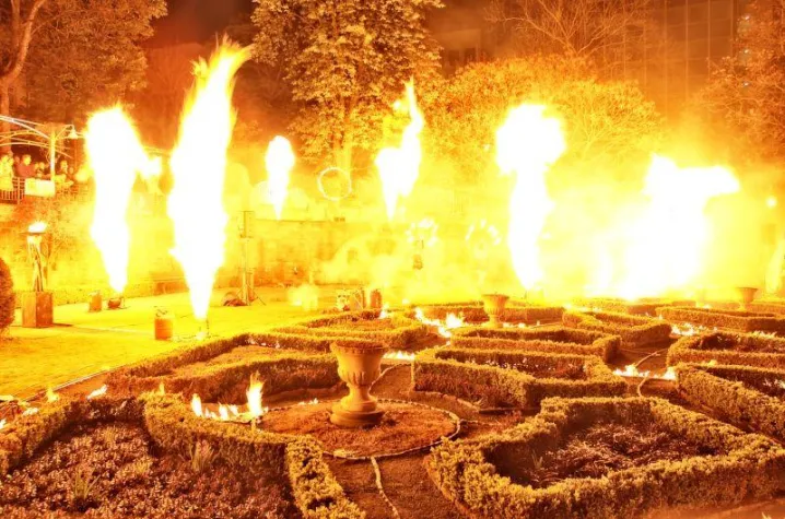 Bild: Brennende Leidenschaft bei der Luminale 2012