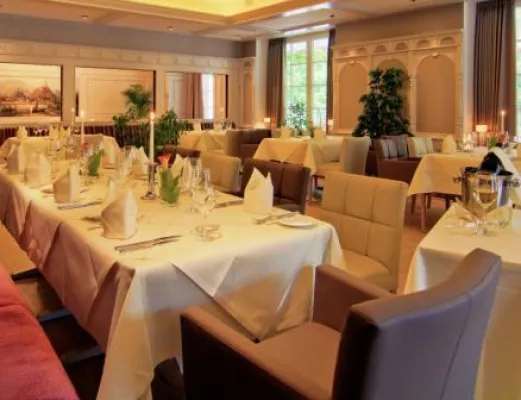 1. Mosel-Wein-Nachts-Gala im neuen Hotel Moselschlößchen Bild: 1. Mosel-Wein-Nachts-Gala im neuen Hotel Moselschlößchen