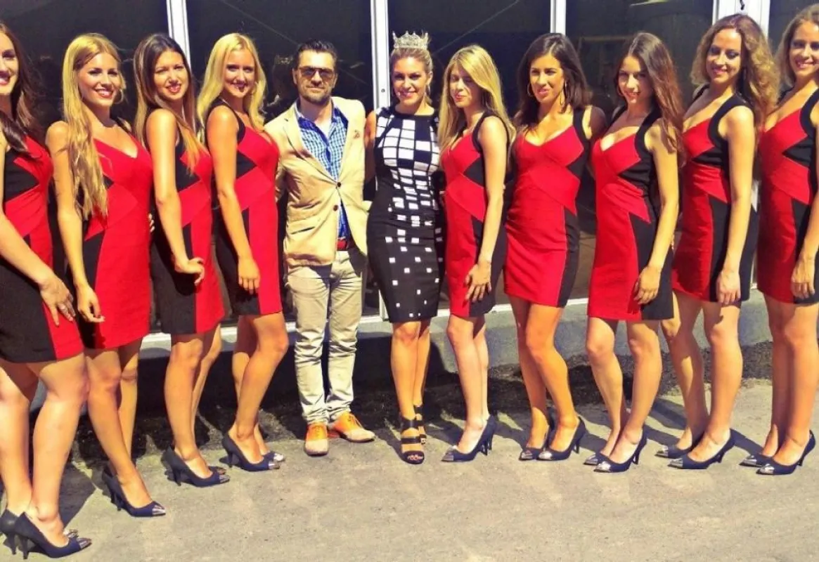 Die Grid Girls mit MISS AMERICA und mit Joseph Ribkoff CEO John Ferraro