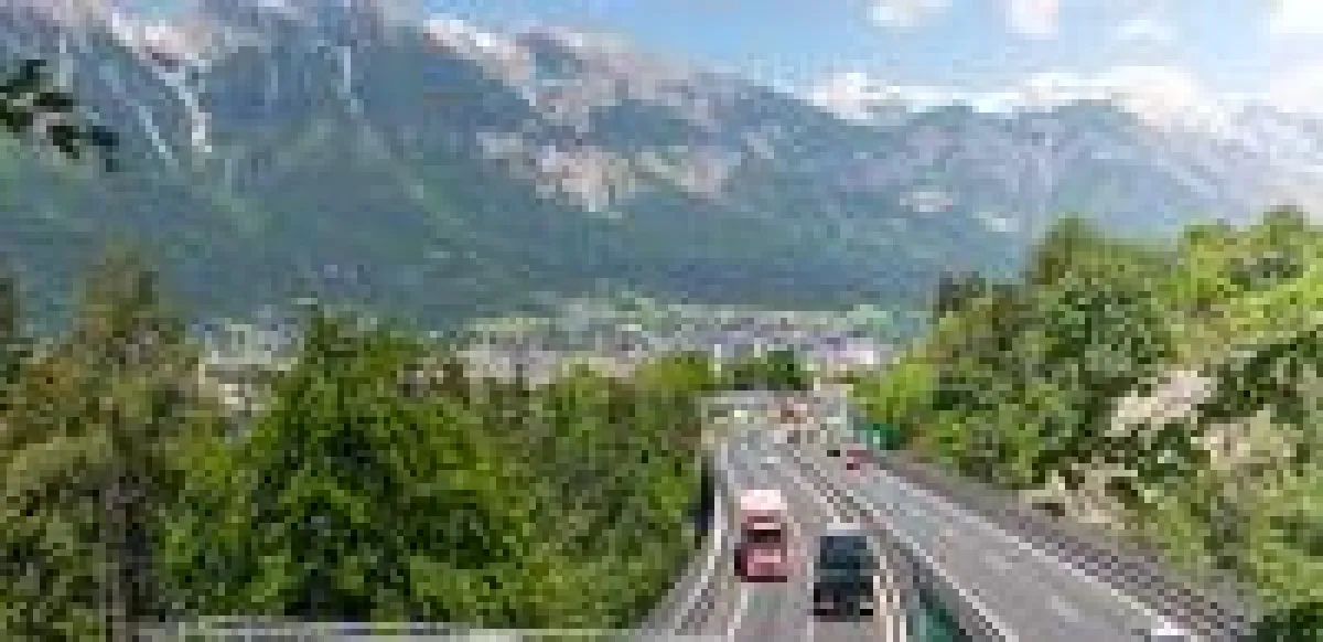 Der LKW Verkehr nimmt stetig zu - nur der Ostblock hinkt noch hinterher