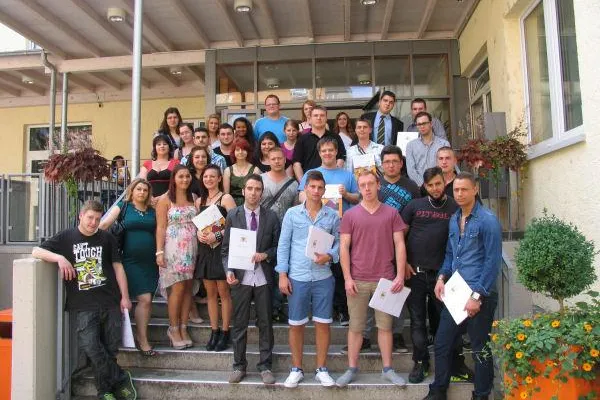 Regionales Ausbildungszentrum (RAZ) Ulm verabschiedet Absolventen Bild: Regionales Ausbildungszentrum (RAZ) Ulm verabschiedet Absolventen