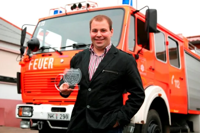 Bild: Auch außer Dienst immer im Einsatz – Feuerwehrmann aus Neunkirchen wird Highway Hero Dezember