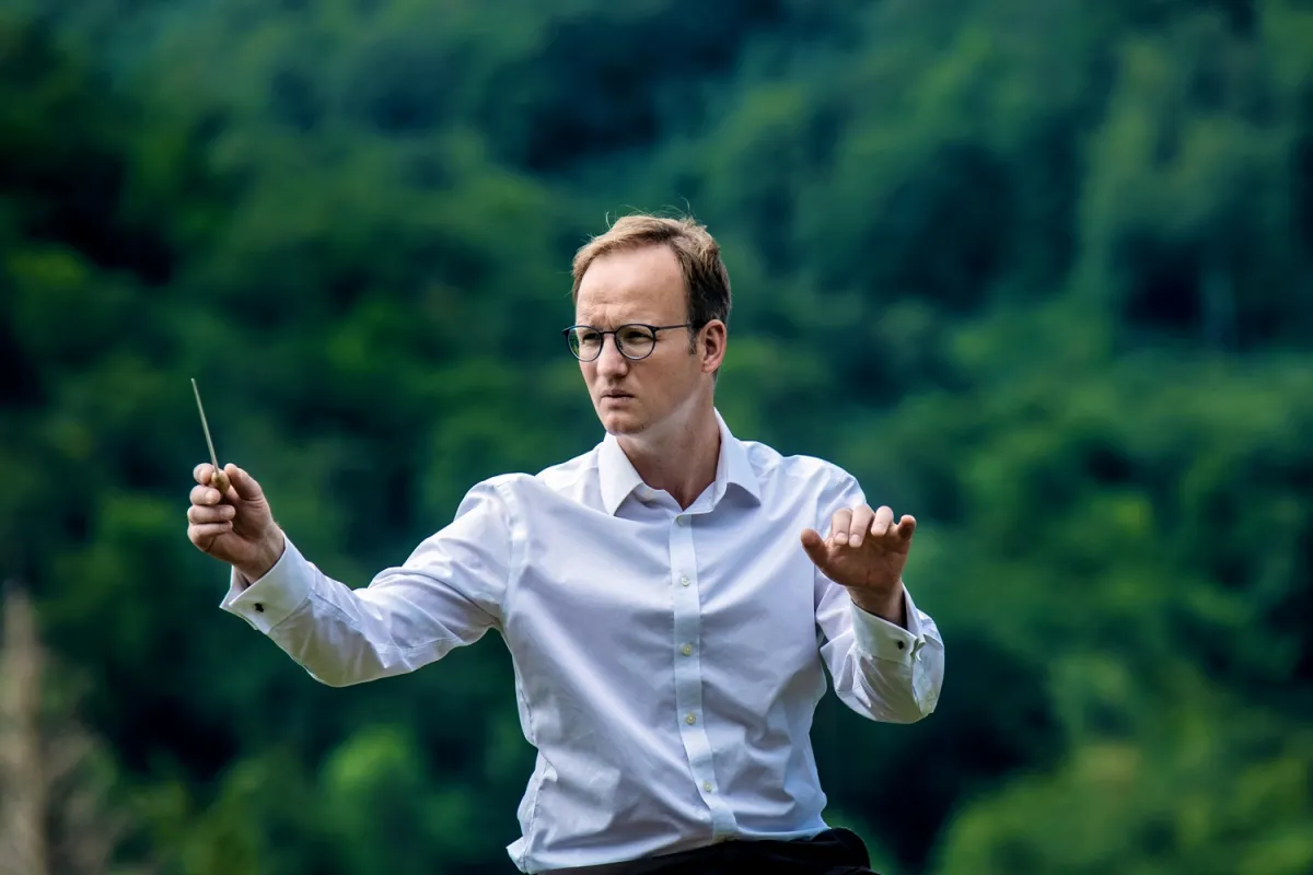 Simon Kannenberg dirigiert 