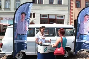 Bild: Weißer BARKAS des BFW Leipzig fährt nach Riesa