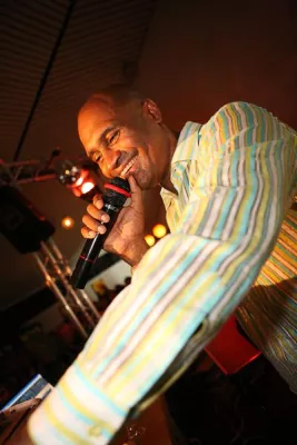 Der Kramermarkt TANZT ! Die Ü30Party auf dem Kramermarkt in den Festsälen der Weser-Ems-Hallen Bild: Der Kramermarkt TANZT ! Die Ü30Party auf dem Kramermarkt in den Festsälen der Weser-Ems-Hallen