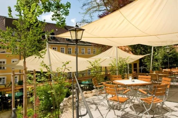 Bild: Sommeranfang im Heilbad Krumbad: Am 1. Mai eröffnet das Krumbad seine Sonnenterrasse