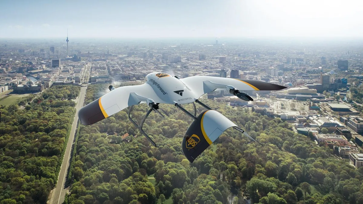 UPS Wingcopter Drohne im Flug über Berlin (c) UPS