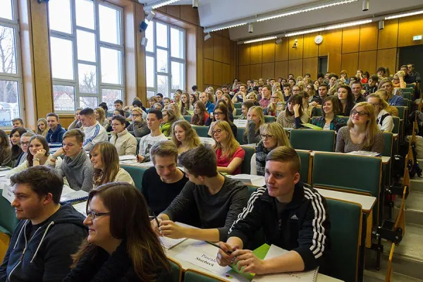Bild: „Fit 4 Abi&Study“ weckt Spaß am Rechnen und hilft beim „Prüfungsendspurt“