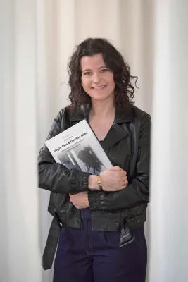 Bild: „Zwischen Single-Sein & falscher Nähe“: Oldenburger Autorin veröffentlicht Buch 