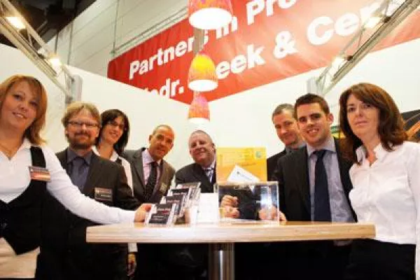 Bild: Ceramicx Infrarotstrahler zurück von erfolgreicher K-Messe 2010