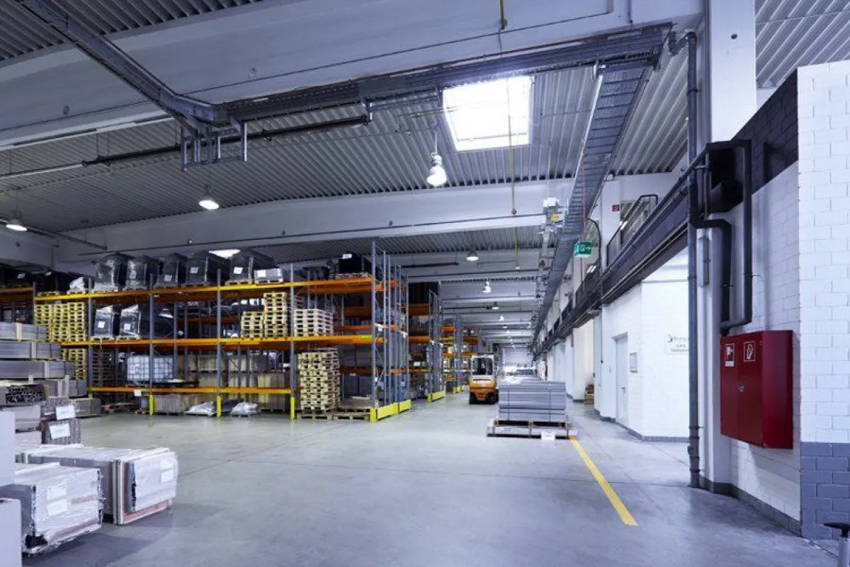 Auf Expansionskurs: Die Renusol Europe GmbH, hier ein Blick in die Lagerhalle in Köln