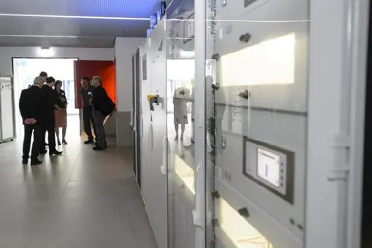 Bild: FuelCon liefert Prüfstand für neues Batterielabor des TÜV Rheinland