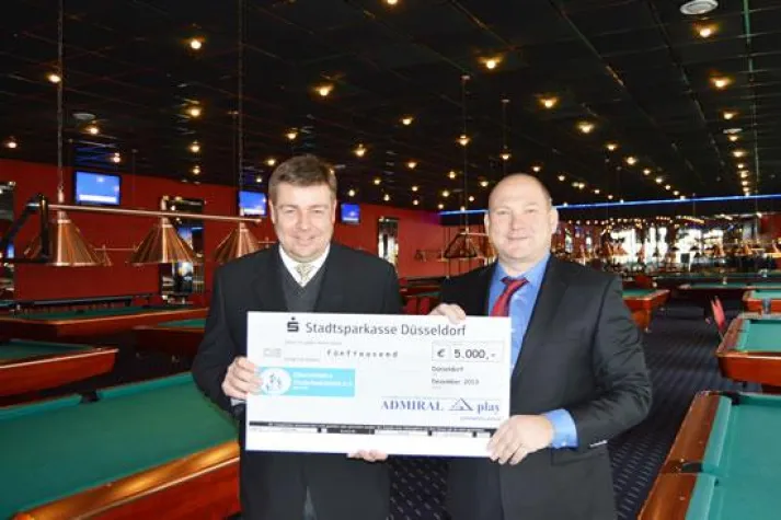 Bild: Admiral Play GmbH spendet an die Kinderkrebsklinik