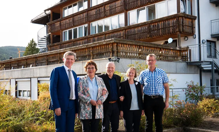 Bild: Feierliche Wiedereröffnung des neuen Schwimmbeckens und der MTT in der Rehaklinik Feldberg