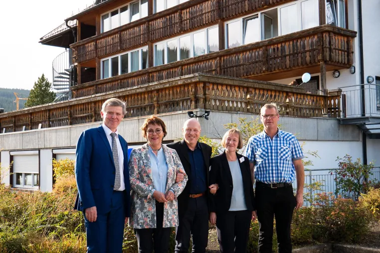 Bild: Feierliche Wiedereröffnung des neuen Schwimmbeckens und der MTT in der Rehaklinik Feldberg