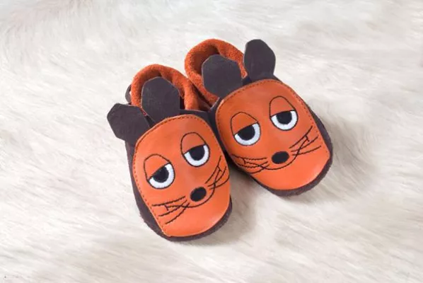 Bild: Quietschvergnügte POLOLO-Schuhe für die „Sendung mit der Maus“
