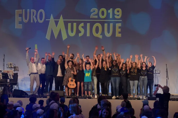 Tina Schlechter gewinnt den 12. “Welcome to Europe“ Songcontest Bild: Tina Schlechter gewinnt den 12. “Welcome to Europe“ Songcontest