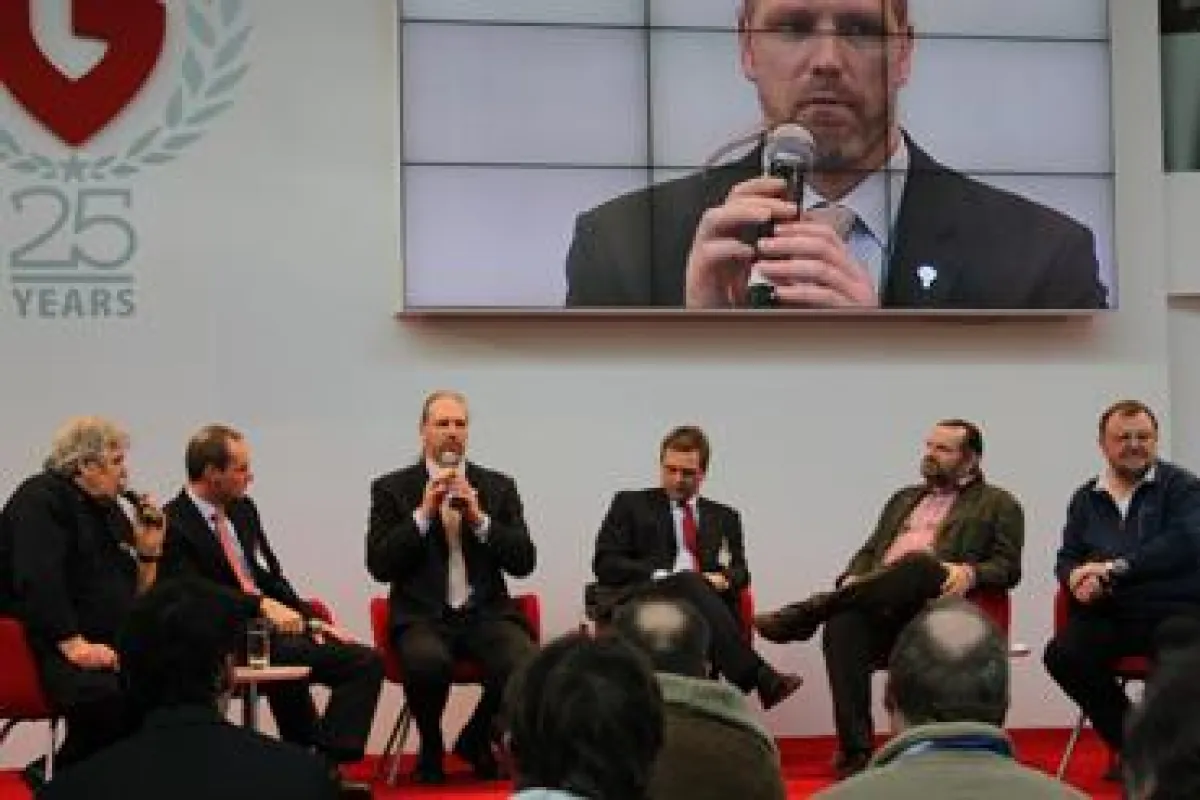 G Data Arena-Talkrunde: Wolfgang Back, Wilfried Karden (Verfassungsschutz NRW), Ralf Benzmüller (G Data Security Labs), Josef Spang (Bundesverband mittelständischer Wirtschaft), Wolfgang Nefzger (Fach
