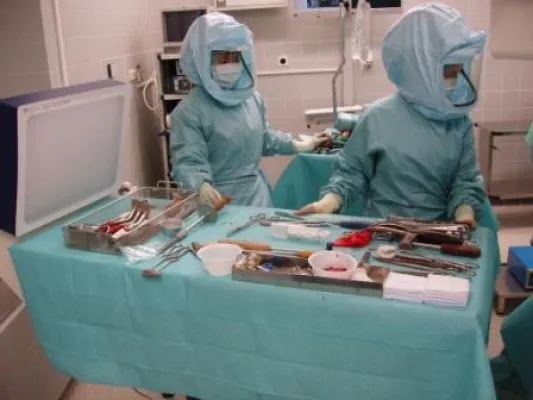 Bild: Gynäkologie und Urologie: Reduzierung von postoperativen Infektionen mit sterilem Instrumententisch