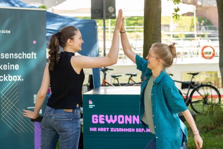 Debattenbox auf Tour: Wo Menschen ins Gespräch kommen Bild: Debattenbox auf Tour: Wo Menschen ins Gespräch kommen