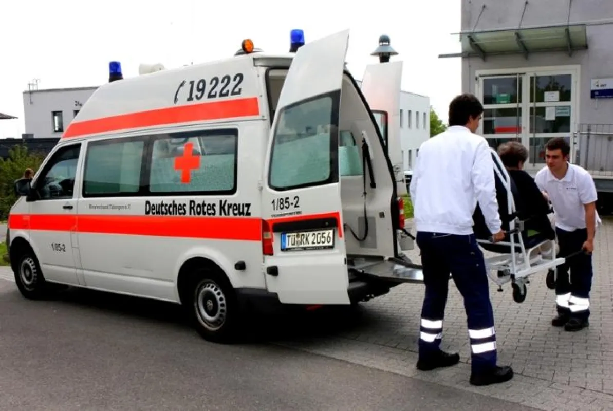Krankentransport einer Rollstuhlfahrerin
