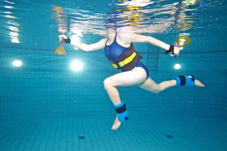 Bild: Fit und gesund durch Bewegung im Wasser