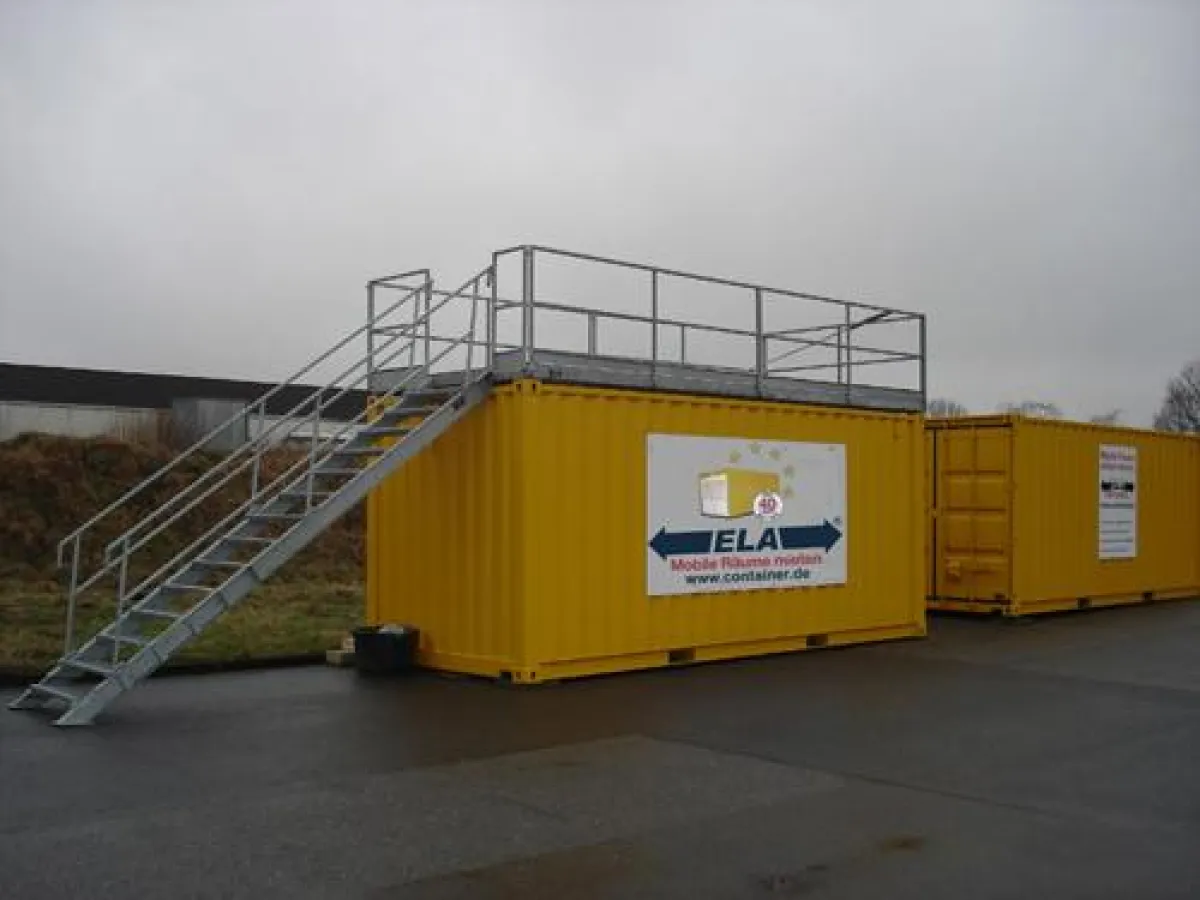 Mit den Räumstellen-Container können Schnee und Eis von Fahrzeugdächern sicher entfernt werden.