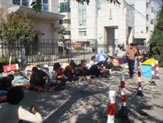 Bild: An die 100 Tibeter wegen Protests gegen Geschäftsbetrug festgenommen