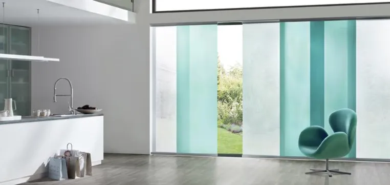 Wohnen ohne Grenzen - Farbig-frischer Innensonnenschutz mit luftig-leichter Note von markilux Bild: Wohnen ohne Grenzen - Farbig-frischer Innensonnenschutz mit luftig-leichter Note von markilux