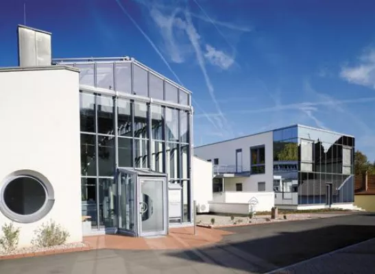 Bild: Augenlasern mit TÜV und Siegel - Augen-Laser-Klinik Lohr erhält begehrten LASIK-TÜV