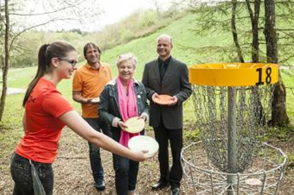 Maren Moßig, Uwe Moßig vom Discgolf Club, Dr. Barbara Dürr, Volker Feyerabend