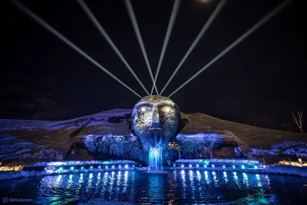 Bild: Zuverlässig in Eis und Schnee – Lichtfestival in den Swarovski Kristallwelten erneut mit Proteus Hybrid