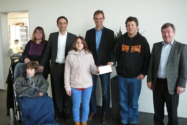 Bild: 2.000 Euro Spende von Alber an die Rossentalschule