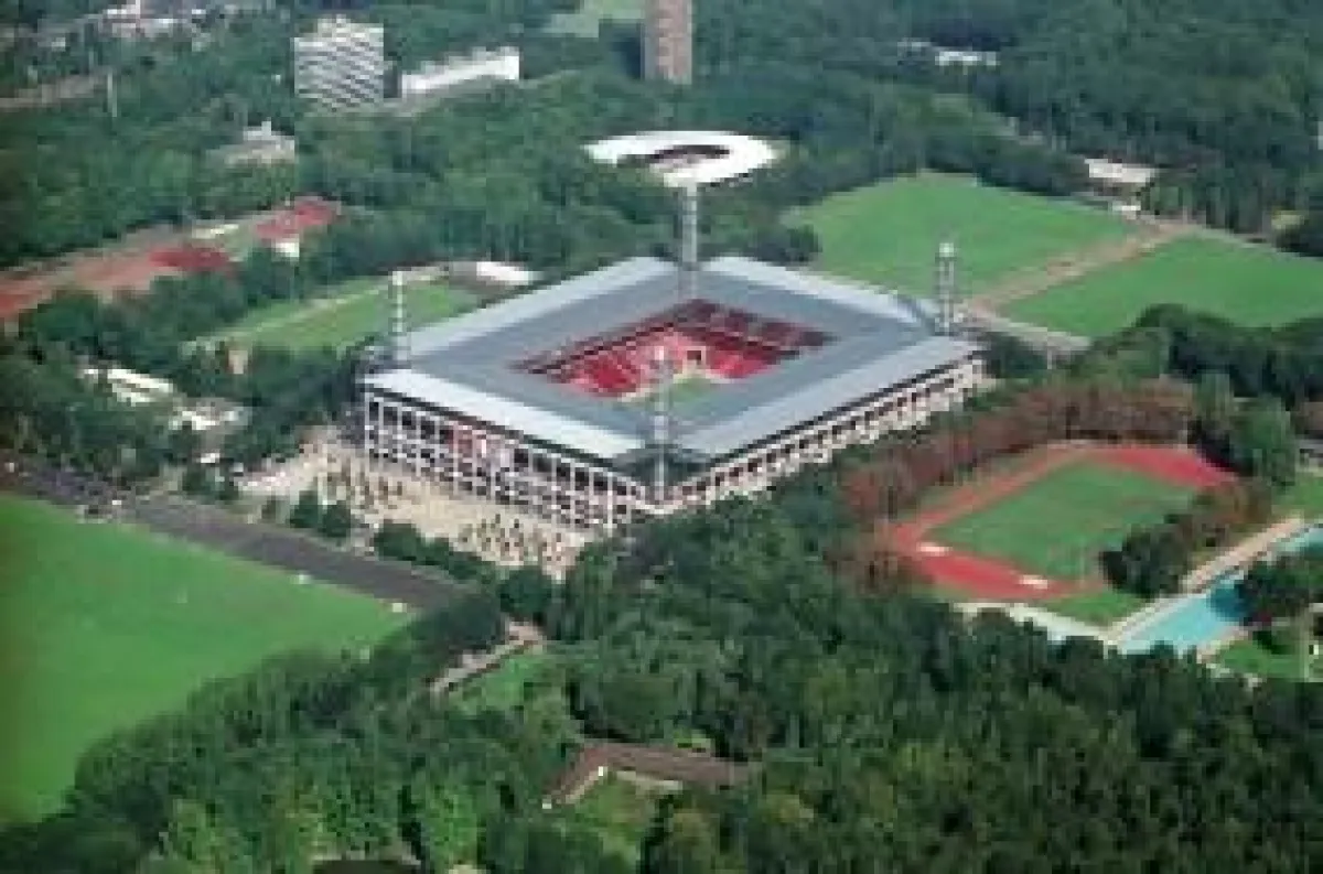 Am Kölner RheinEnergieStadion parkt man für den guten Zweck
