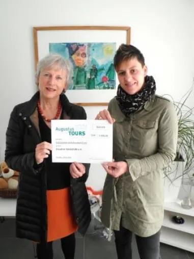 Reiseveranstalter AugustusTours engagiert sich sozial - Spendenübergabe an Dresdner Kinderhilfe e.V. Bild: Reiseveranstalter AugustusTours engagiert sich sozial - Spendenübergabe an Dresdner Kinderhilfe e.V.