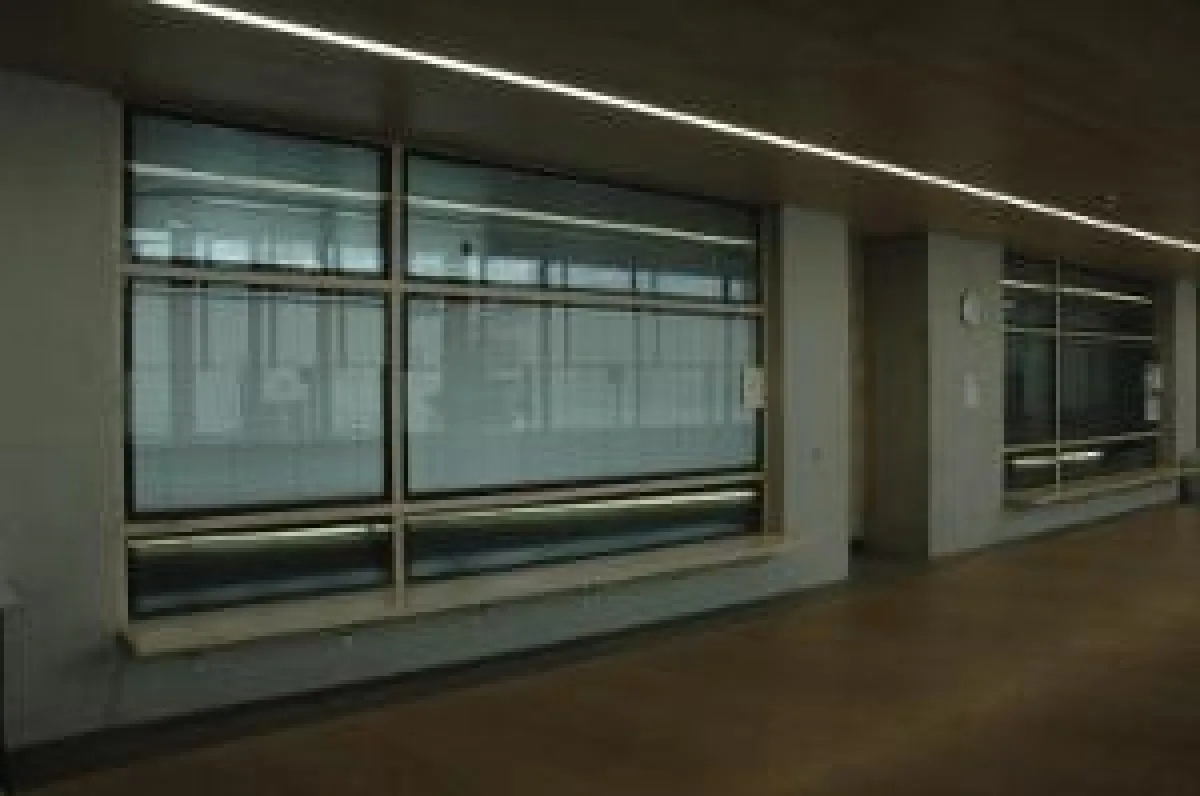 flächenbündige Brandschutzverglasung Planline 30 - geprüft und bauaufsichtlich zugelassen in der Wirtschaftsschule Bad Aibling