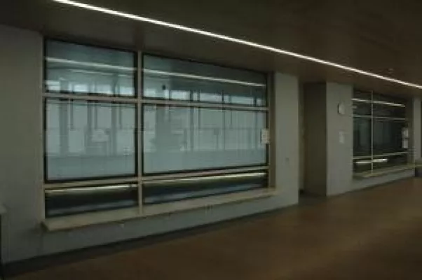 Bild: Erweiterungsbau der Wirtschaftsschule Aibling mit Brandschutzsystem PLANLINE von Glastec