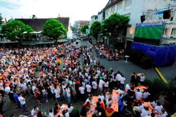 Bild: Der Tipp im Süden Stuttgarts: Public-Viewing auf dem Wettbachplatz in Sindelfingen