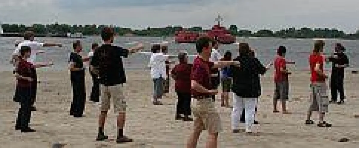 Weisser Drache Treff an der Elbe