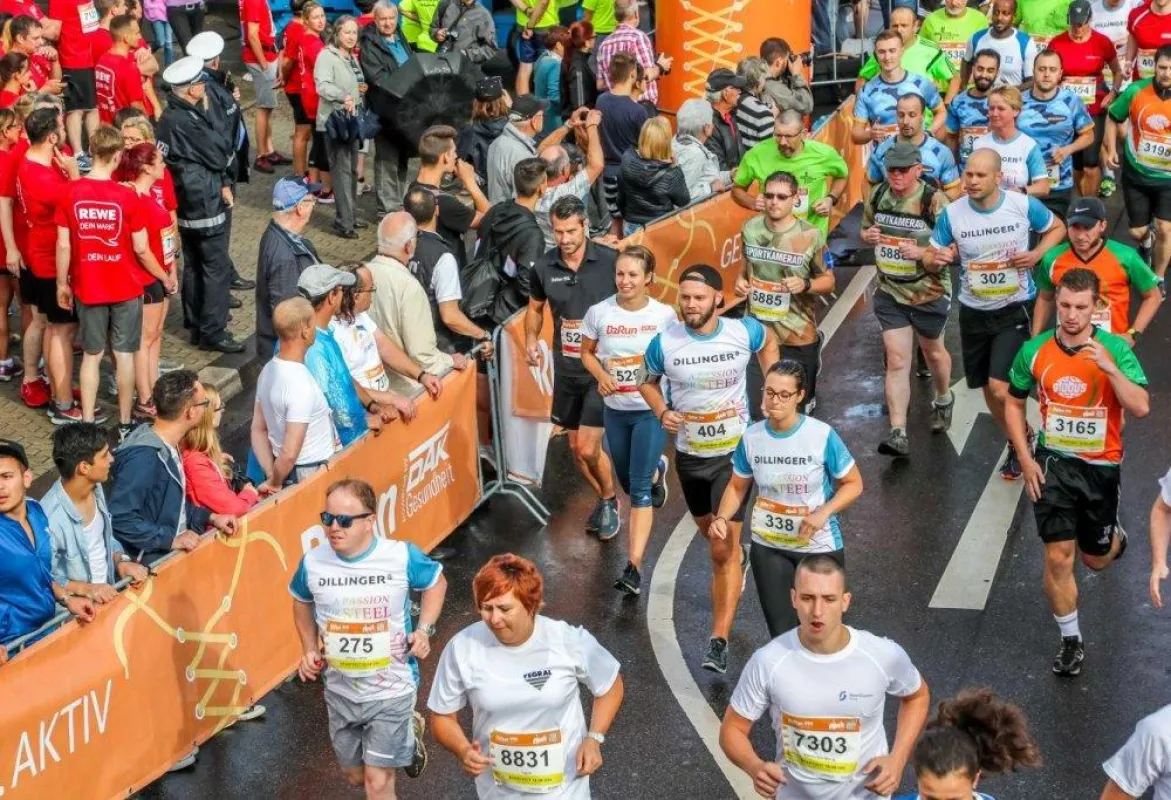 Gemeinsames Laufen macht mehr Spaß: B2Run Firmenteams mit Lauf-Botschafterin Magdalena Neuner.
