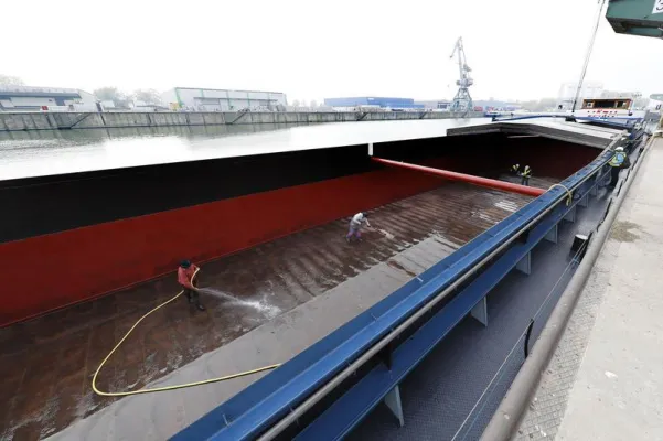 CDNI-Forschung der OTH Regensburg: Saugmaschinen machen Waschwässer von Binnenschiffen sauberer Bild: CDNI-Forschung der OTH Regensburg: Saugmaschinen machen Waschwässer von Binnenschiffen sauberer